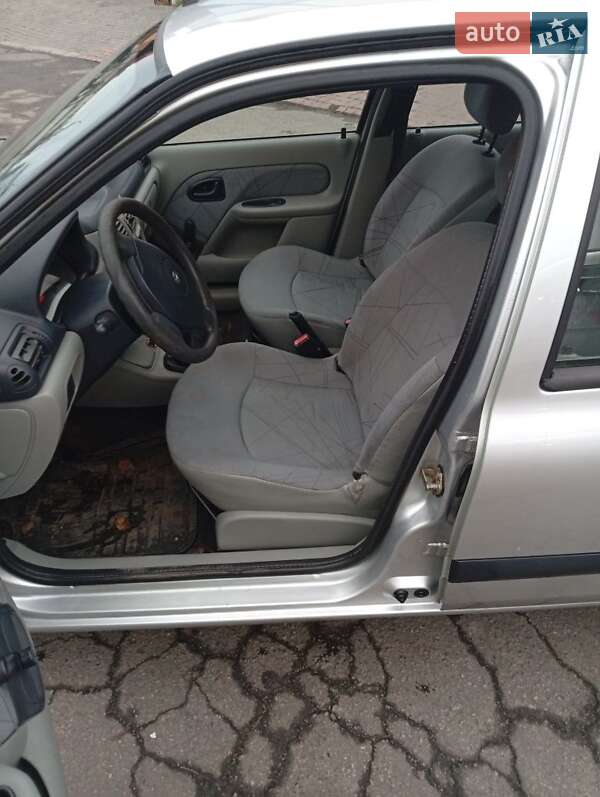 Седан Renault Clio Symbol 2004 в Умани