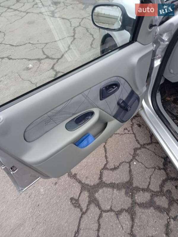 Седан Renault Clio Symbol 2004 в Умани