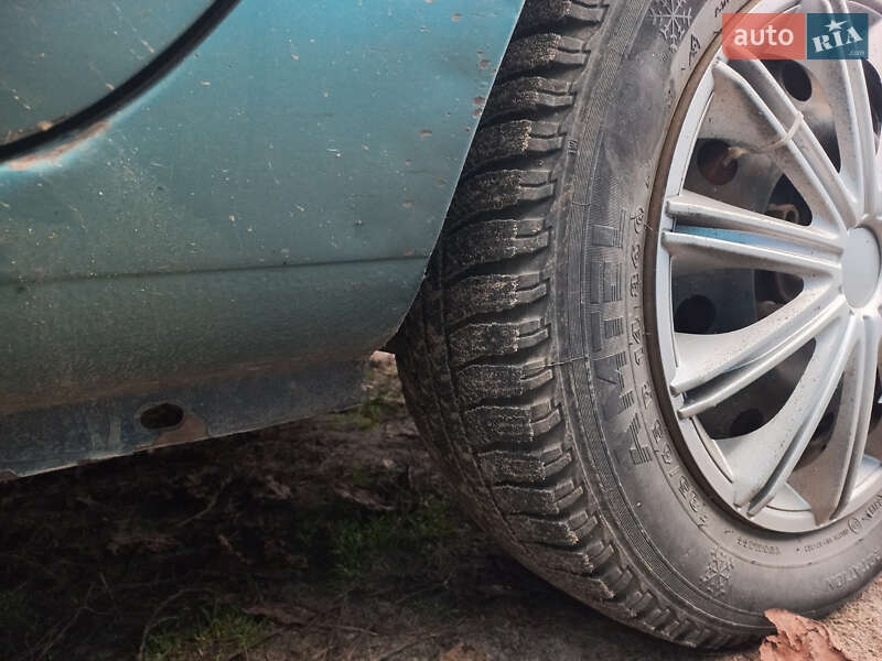 Седан Renault Clio Symbol 2000 в Радомышле