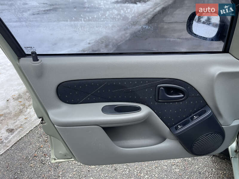 Седан Renault Clio Symbol 2004 в Киеве