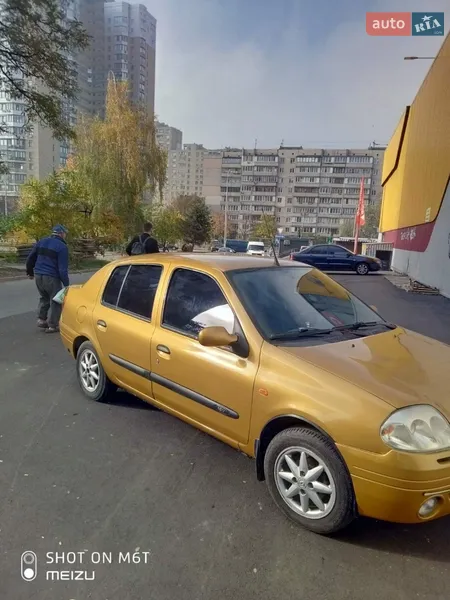 Renault Clio Symbol 2001