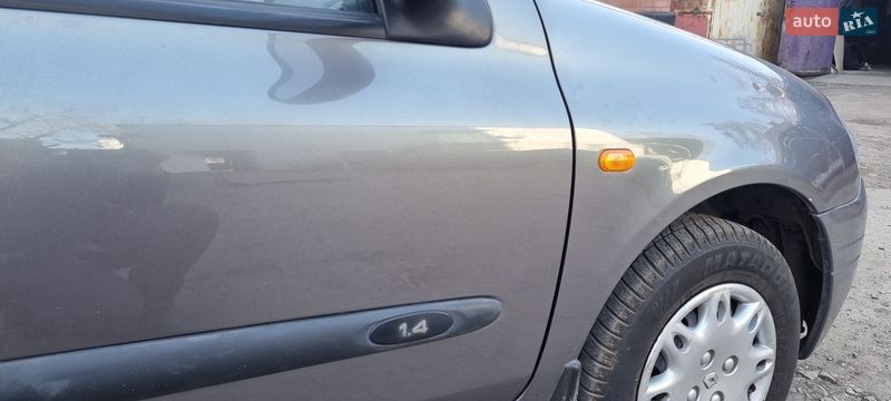 Седан Renault Clio Symbol 2001 в Днепре