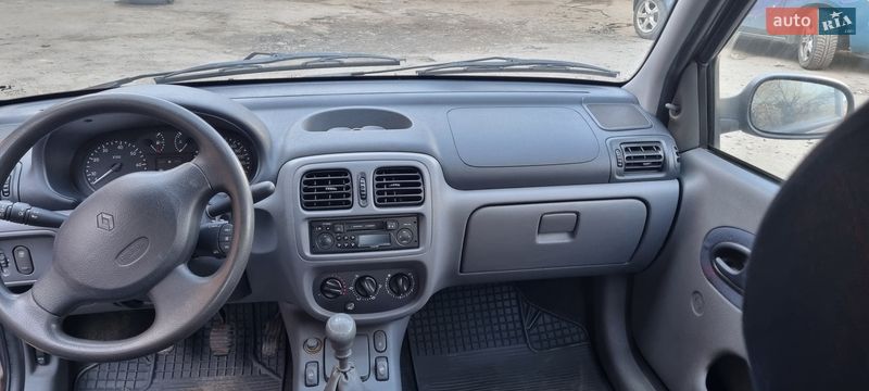 Седан Renault Clio Symbol 2001 в Днепре