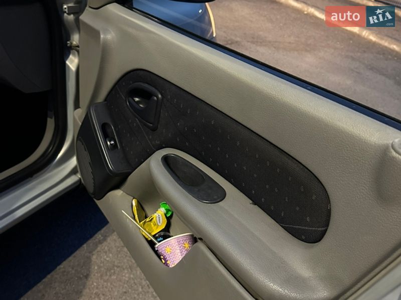 Седан Renault Clio Symbol 2004 в Івано-Франківську