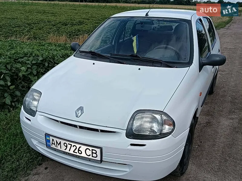 Renault Clio Symbol 2001