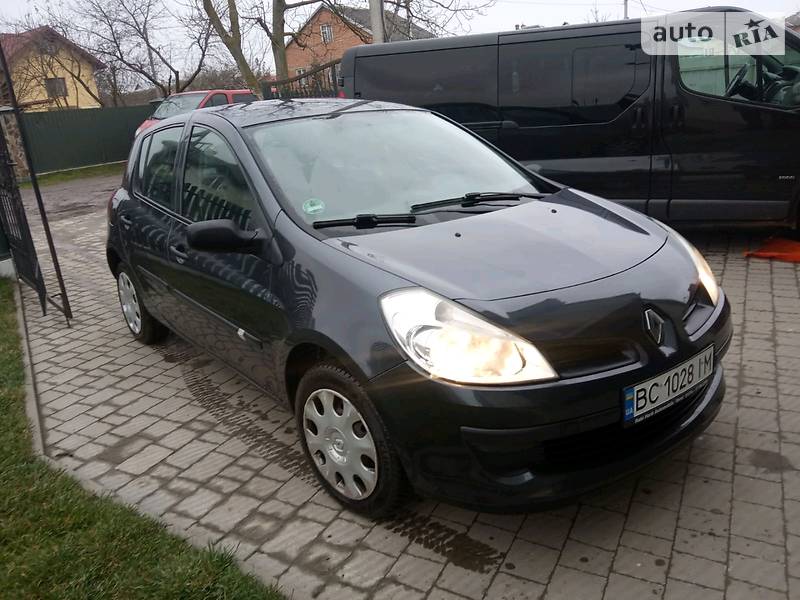 Хэтчбек Renault Clio 2007 в 
