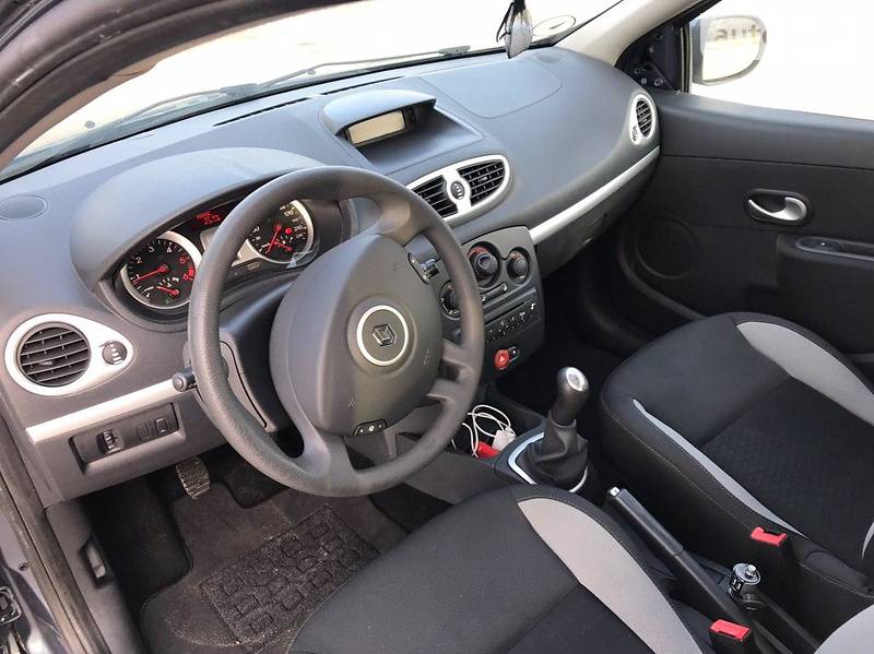 Хетчбек Renault Clio 2011 в Звягелі фото 12 Хетчбек Renault Clio 2011 в Звягелі