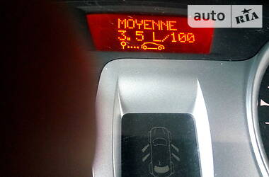 Хетчбек Renault Clio 2012 в 