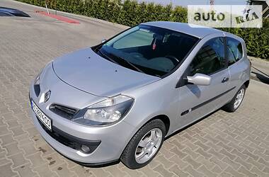 Хетчбек Renault Clio 2006 в 