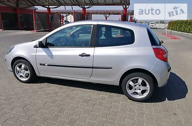 Хетчбек Renault Clio 2006 в 