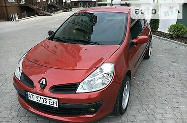 Хетчбек Renault Clio 2006 в 
