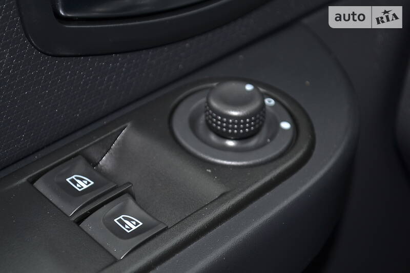 Хетчбек Renault Clio 2017 в Рівному фото 25 Хетчбек Renault Clio 2017 в Рівному