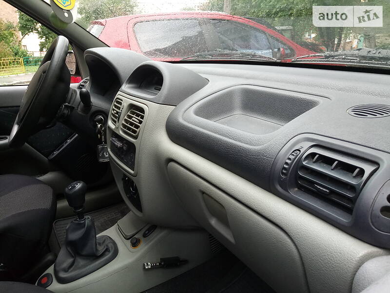 Седан Renault Clio 2003 в Києві фото 7 Седан Renault Clio 2003 в Києві