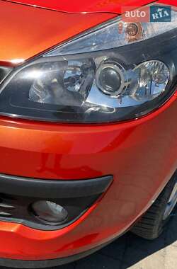 Хэтчбек Renault Clio 2009 в 
