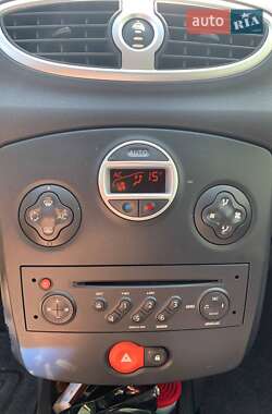 Хэтчбек Renault Clio 2009 в 
