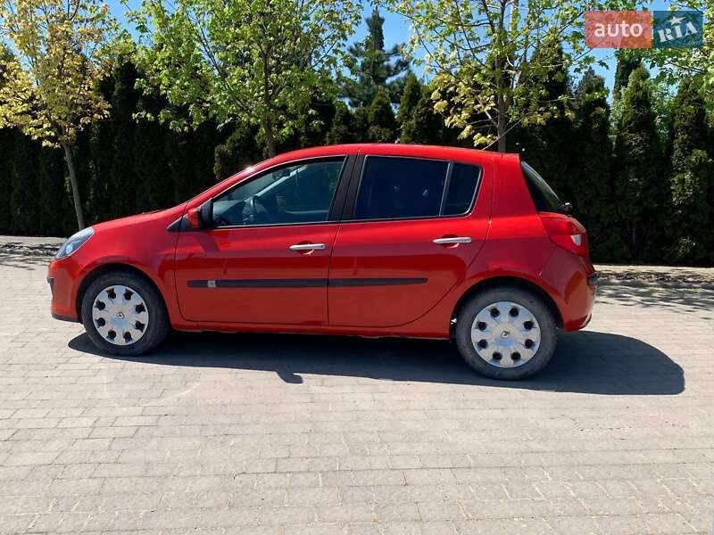 Хэтчбек Renault Clio 2009 в Львове