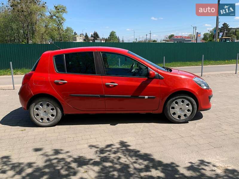Хэтчбек Renault Clio 2009 в Львове