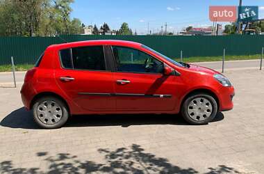 Хэтчбек Renault Clio 2009 в 