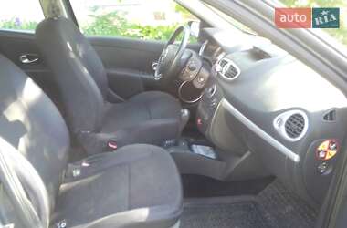Хэтчбек Renault Clio 2005 в 