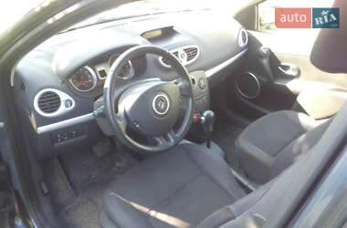 Хэтчбек Renault Clio 2005 в 