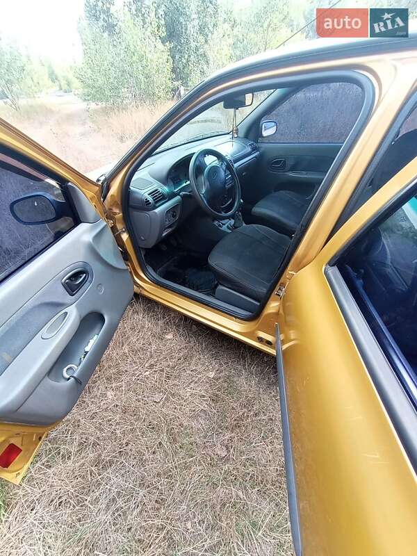 Хэтчбек Renault Clio 2001 в Кропивницком