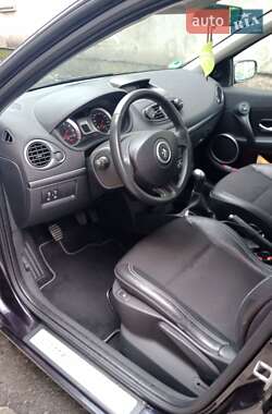 Хетчбек Renault Clio 2006 в 