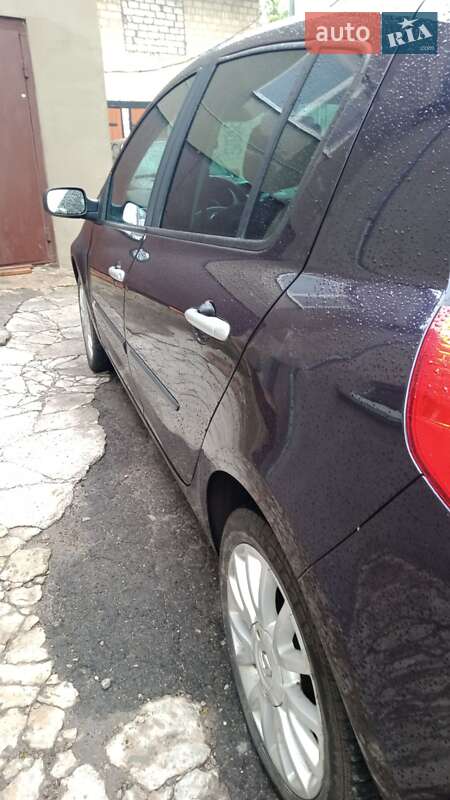 Хэтчбек Renault Clio 2006 в Ровно