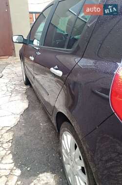 Хэтчбек Renault Clio 2006 в Ровно