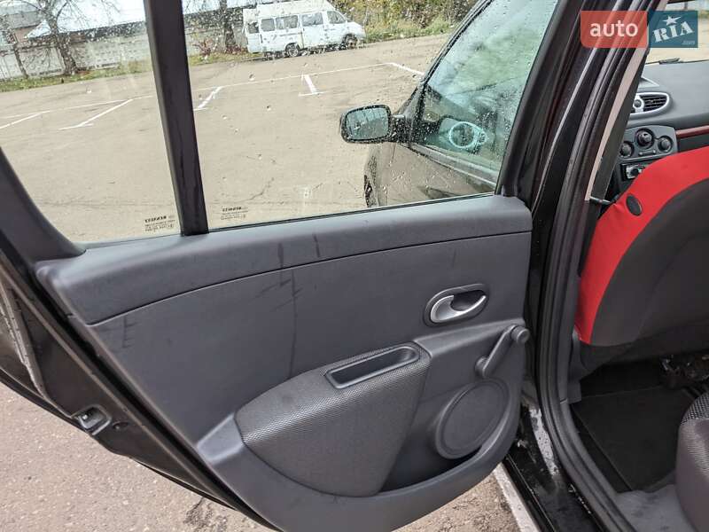 Хэтчбек Renault Clio 2007 в Ровно