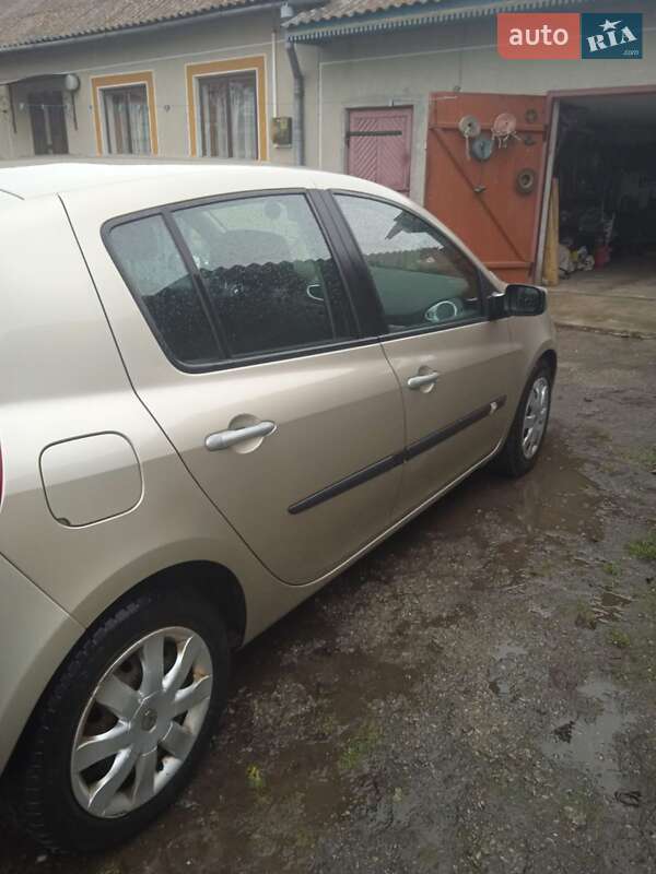 Хэтчбек Renault Clio 2006 в Чорткове