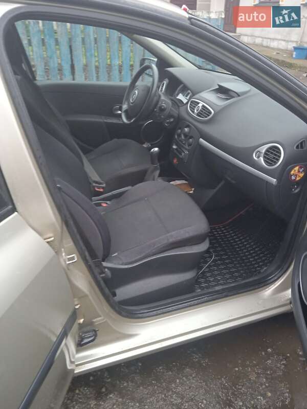 Хэтчбек Renault Clio 2006 в Чорткове