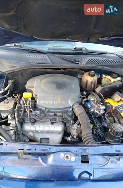 Хэтчбек Renault Clio 2001 в 