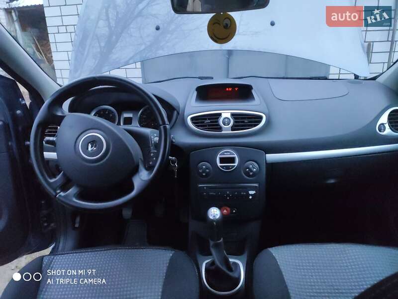 Универсал Renault Clio 2010 в Каневе