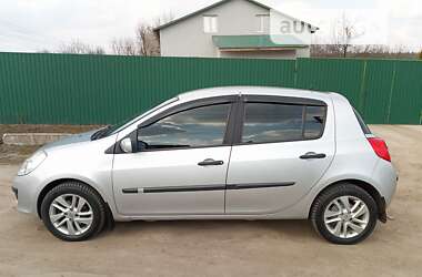 Хэтчбек Renault Clio 2006 в Обухове