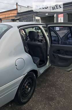 Хэтчбек Renault Clio 2001 в 