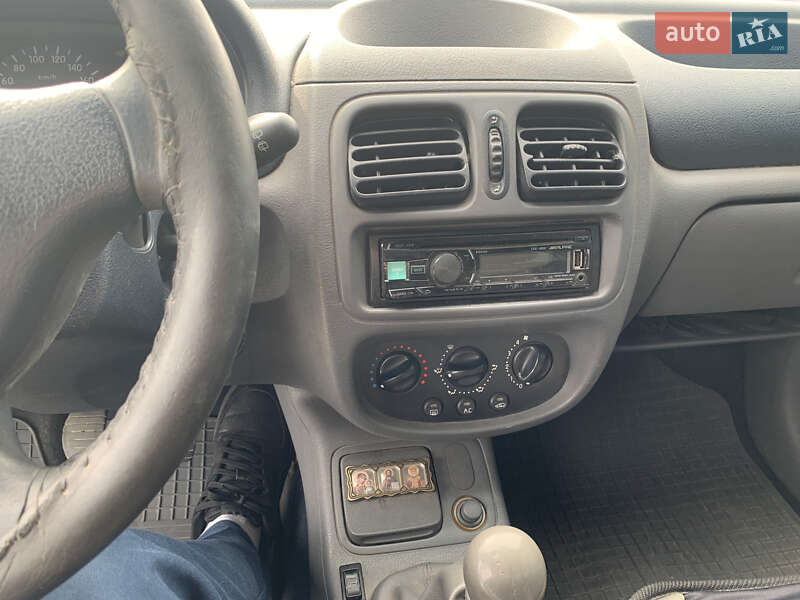 Хэтчбек Renault Clio 2000 в Киеве