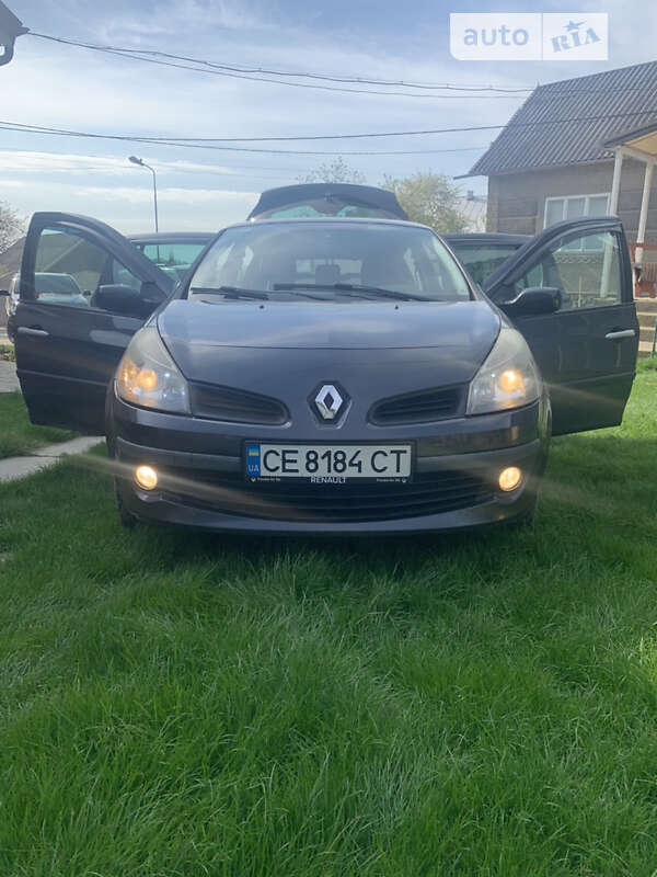 Хэтчбек Renault Clio 2007 в Хотине