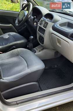 Седан Renault Clio 2005 в 
