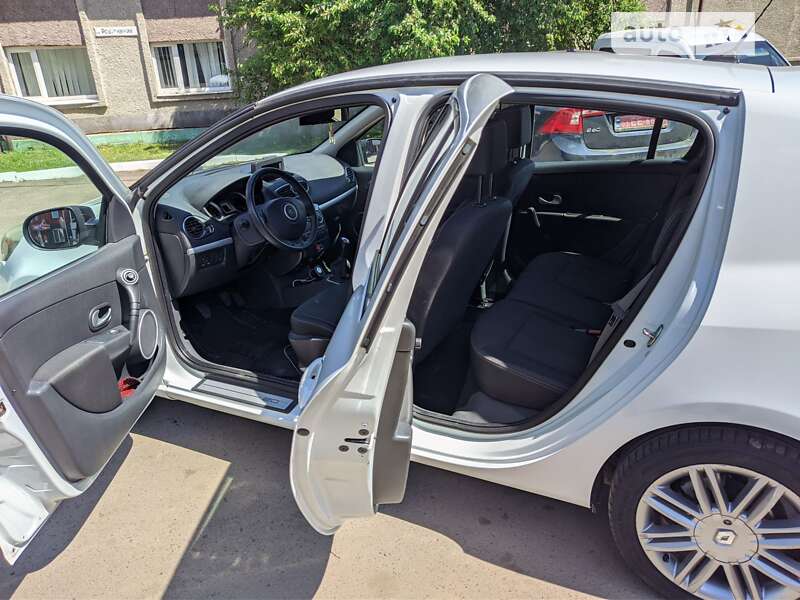 Хетчбек Renault Clio 2010 в Рівному фото 5 Хетчбек Renault Clio 2010 в Рівному