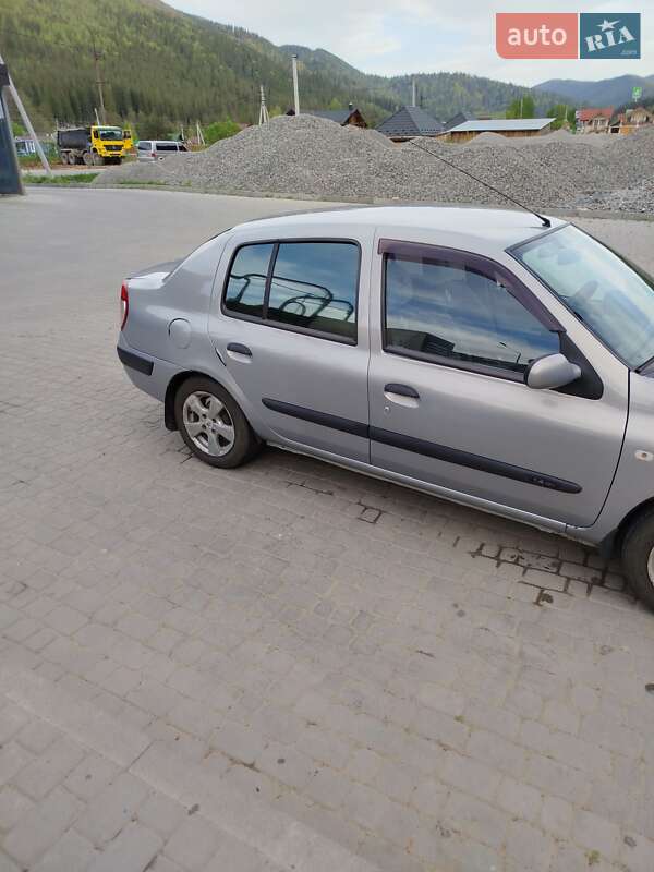 Седан Renault Clio 2006 в Полянице