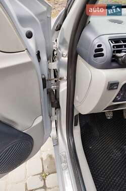 Седан Renault Clio 2006 в 
