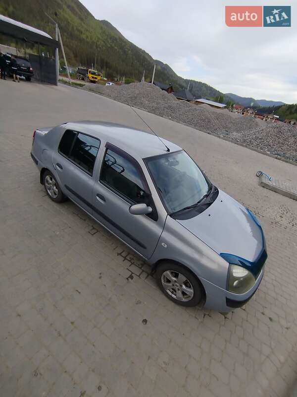 Седан Renault Clio 2006 в Полянице