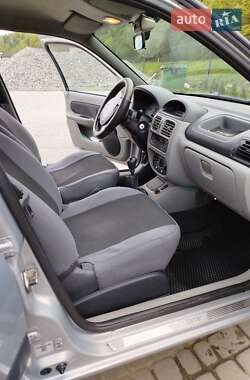 Седан Renault Clio 2006 в 