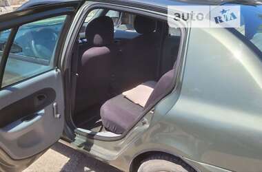 Седан Renault Clio 2006 в Обуховке