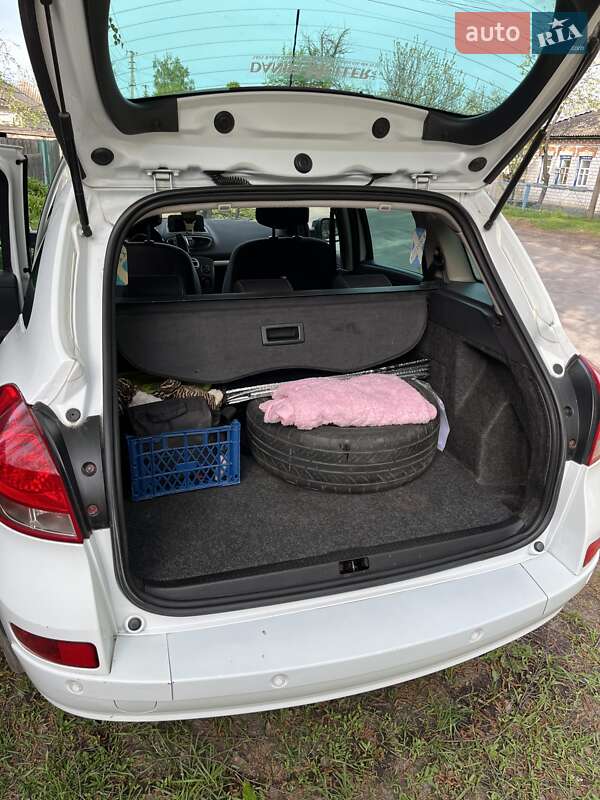 Универсал Renault Clio 2011 в Глухове