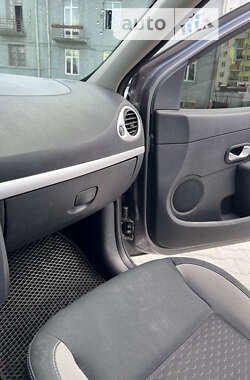 Универсал Renault Clio 2011 в 