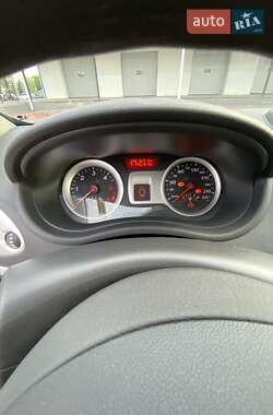 Хэтчбек Renault Clio 2010 в 