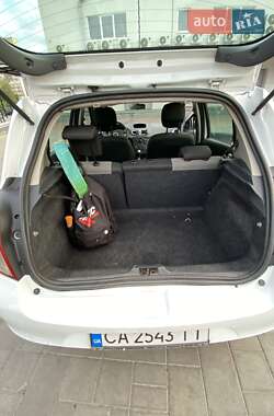 Хэтчбек Renault Clio 2010 в 