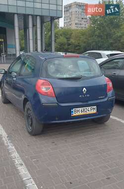 Хэтчбек Renault Clio 2006 в 