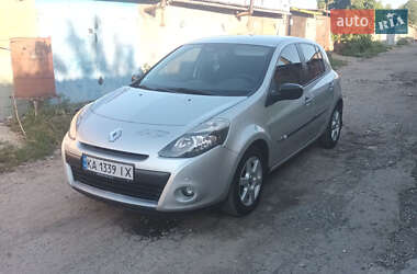 Хэтчбек Renault Clio 2010 в 